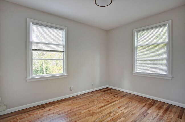 Building Photo - 4bd/1.75ba Seattle House