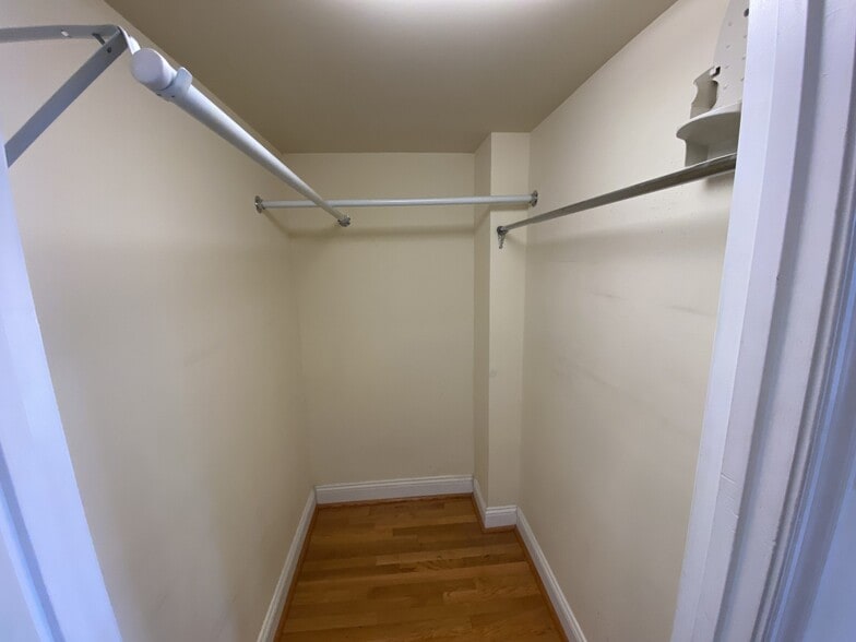 Building Photo - 1122 K St NE