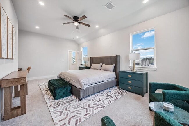 Building Photo - 303 Charlock St