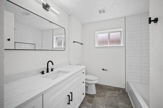 Building Photo - 10935 Silkwood Dr