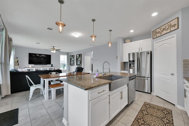 Building Photo - 1127 Littleton Ct