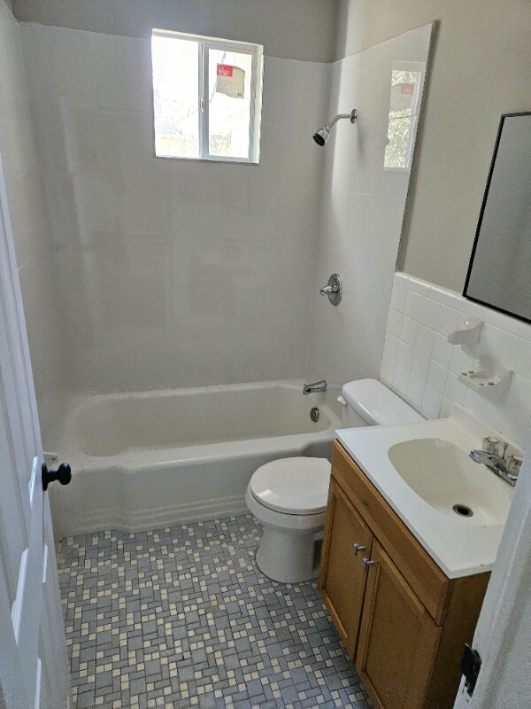 Building Photo - 2202 High St