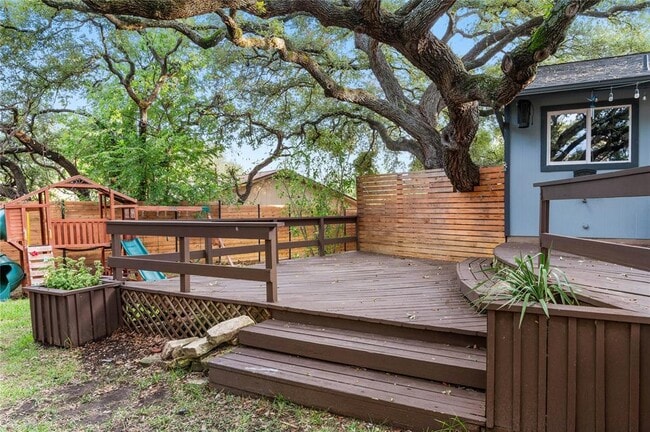 Building Photo - 1104 Durham Dr