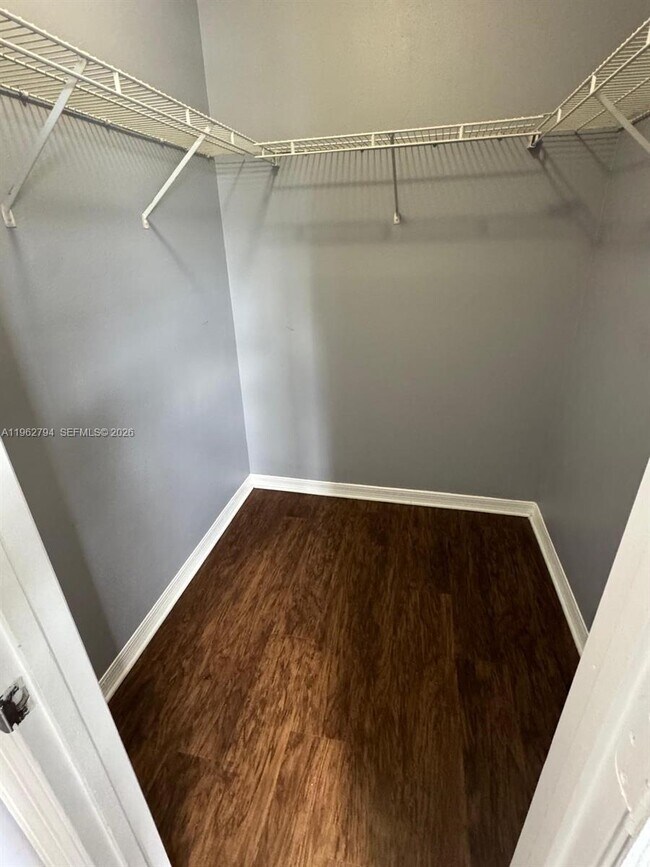 Building Photo - 231 SW 116th Ave