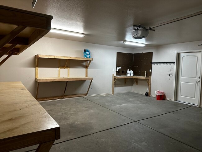 Building Photo - 613 Mesa Vista Dr