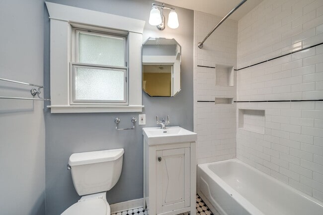 Building Photo - BEAUTIFUL HOME IN BLUEBONNET HILLS, ALAMO HEIGHTS