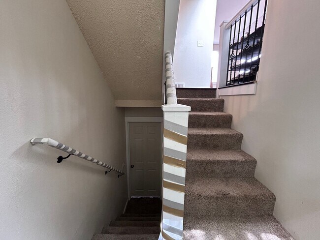 Building Photo - Large 4 Bedroom home with views of Bellingham Bay and Garage