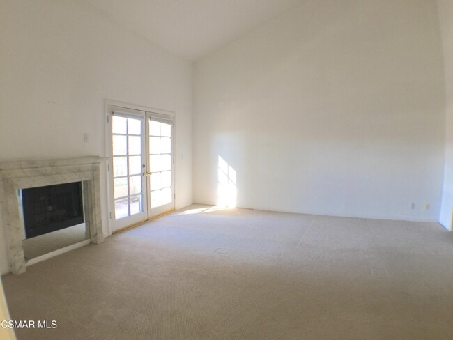 Building Photo - 3087 E Hillcrest Dr