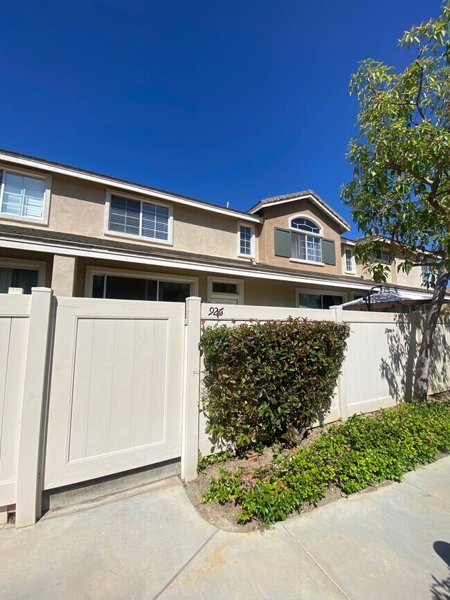 Building Photo - Anaheim HIlls 3 Bedroom