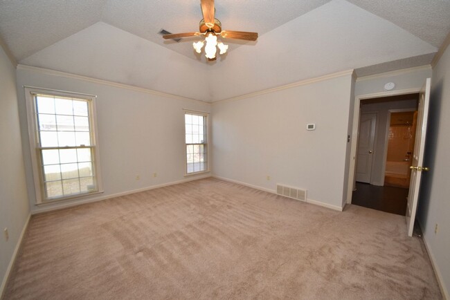 Building Photo - Very nice 3 bed 2 bath home near E. Holmes...