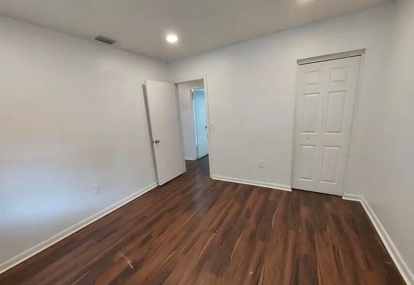 Building Photo - 824 Valencia Ave