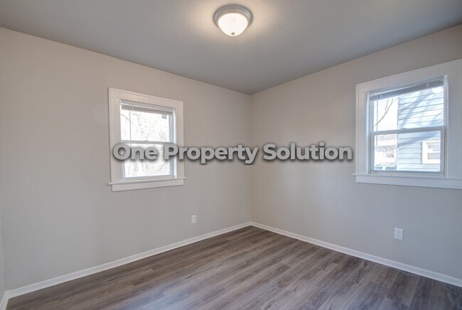 Building Photo - 1520 W 45th St