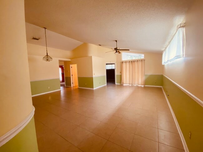 Building Photo - 3901 Penrod Ln