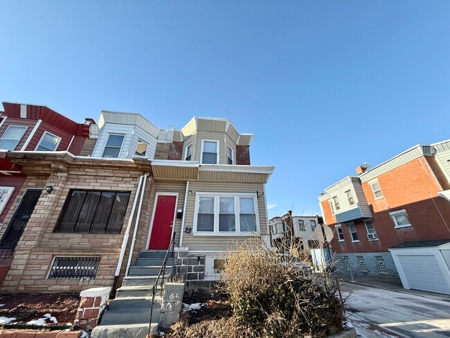 Building Photo - 5635 Hadfield St