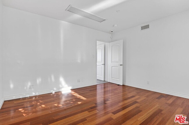 Building Photo - 4186 Regal Oak Dr