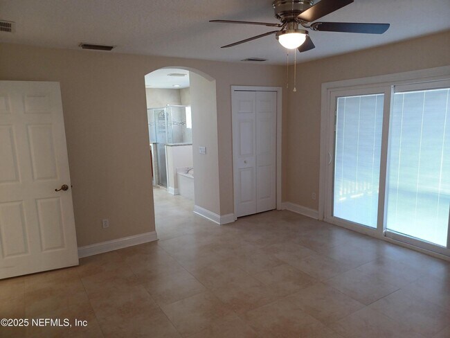 Building Photo - 4463 Ecton Ln E
