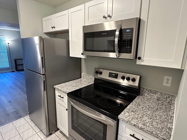 Building Photo - 2014 Hobbs Rd SE