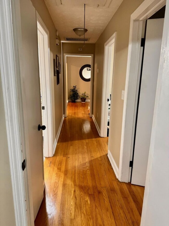 Building Photo - Nice 3 bedroom/1.5 bath home for rent in E. Morristown, Tennessee