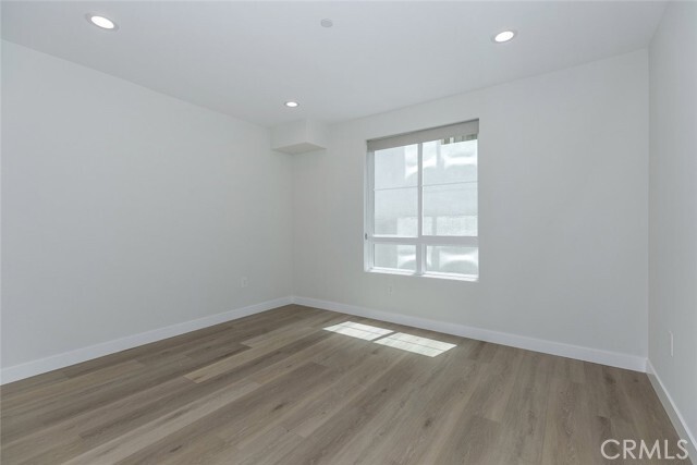Building Photo - 10218 Fernglen Ave