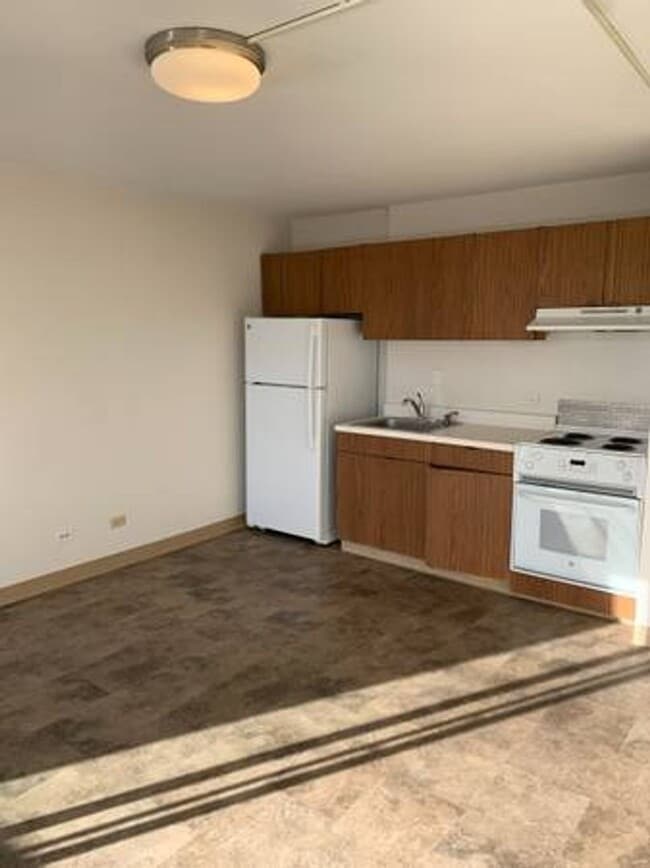 Building Photo - Great Amenities and Great Location!
