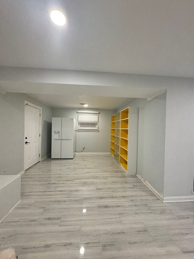Building Photo - 805 Golden Arrow St