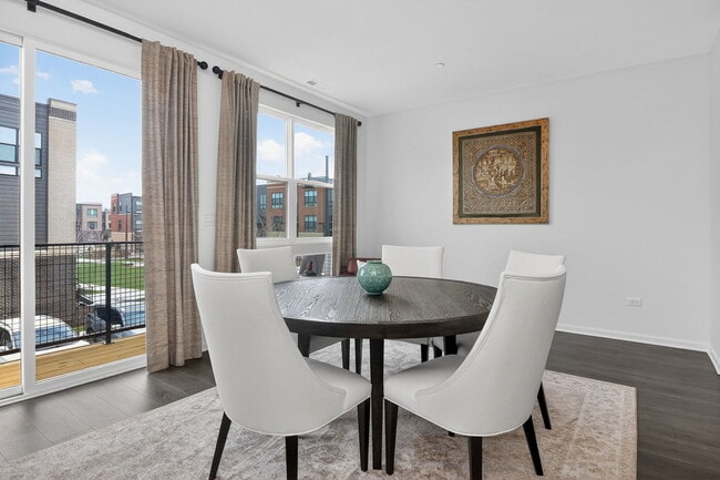 Building Photo - 2213 Venture Dr