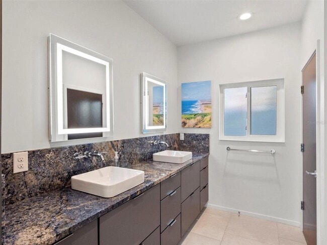 Building Photo - 1021 Temple Grove Pl