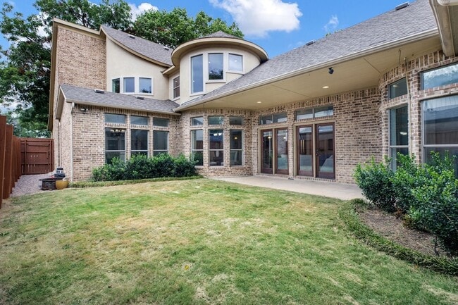 Building Photo - 3606 S Versailles Ave