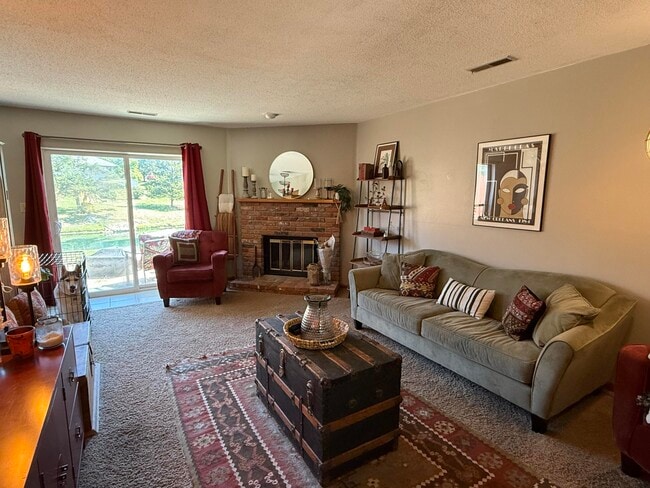 Building Photo - 2032 Waterfront Dr N