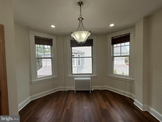 Building Photo - 212 Forrest Ave