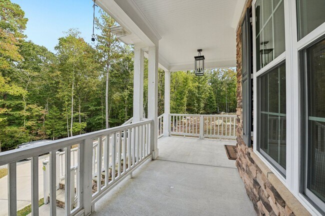 Building Photo - Luxury 5 Bed, 3.5 Bath Home on Large Lot !...