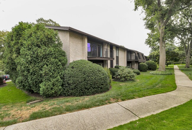 Building Photo - 247 Hamilton Ave