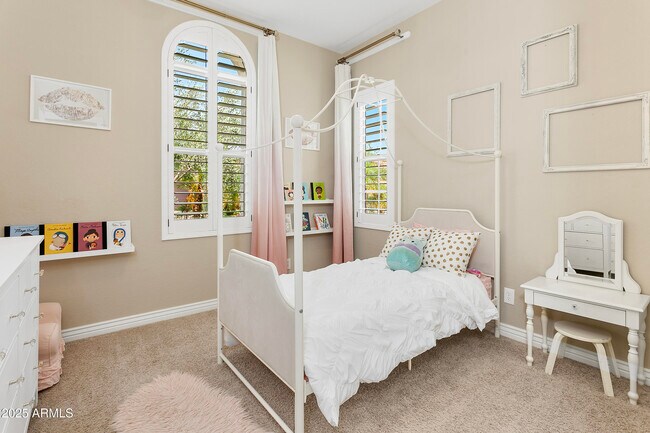 Building Photo - 5803 E Parnell Dr