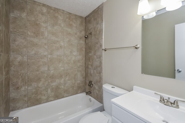 Building Photo - 464 Pinecrest Dr