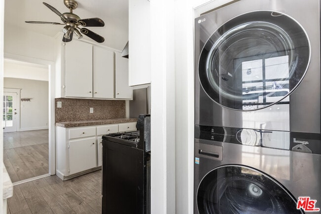 Building Photo - 1553 N Stanley Ave