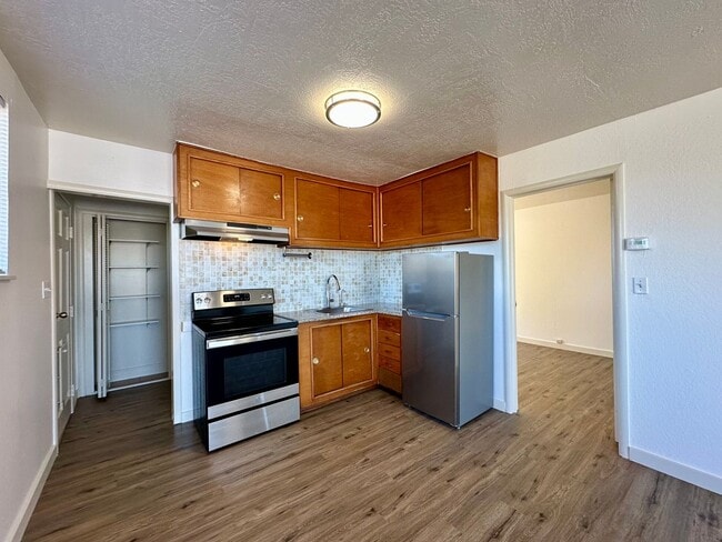 Building Photo - 660-664 Precita Avenue