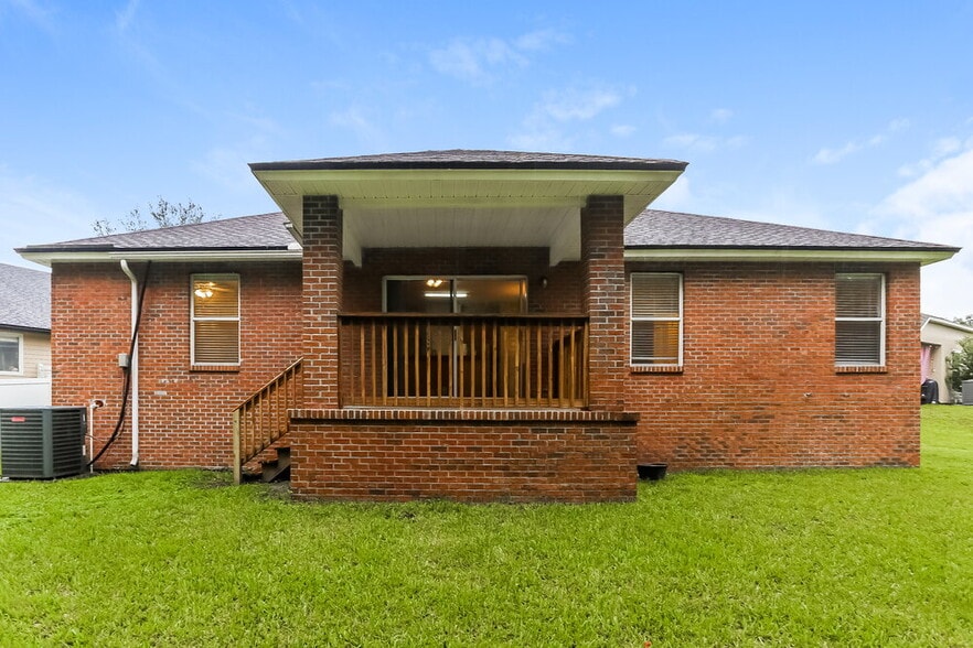 Building Photo - 3753 Briar Ln