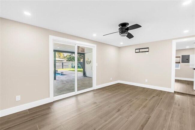 Building Photo - 4891 Venetian Blvd NE