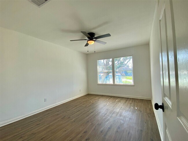 Building Photo - 4963 Culmore Dr