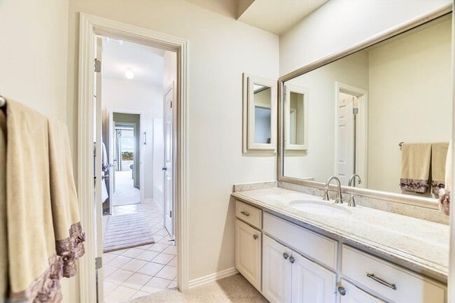 Building Photo - 4545 Golf Vista Dr