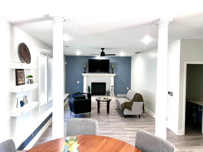 Building Photo - COMING SOON!! HUGE Northland 4 Bed 2.5 Bat...