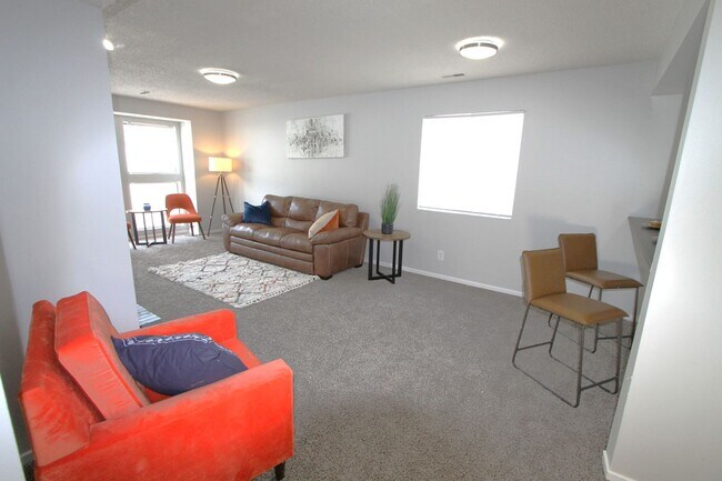Building Photo - The Ellis Point!  Spacious and updated apartment homes in Ralston!