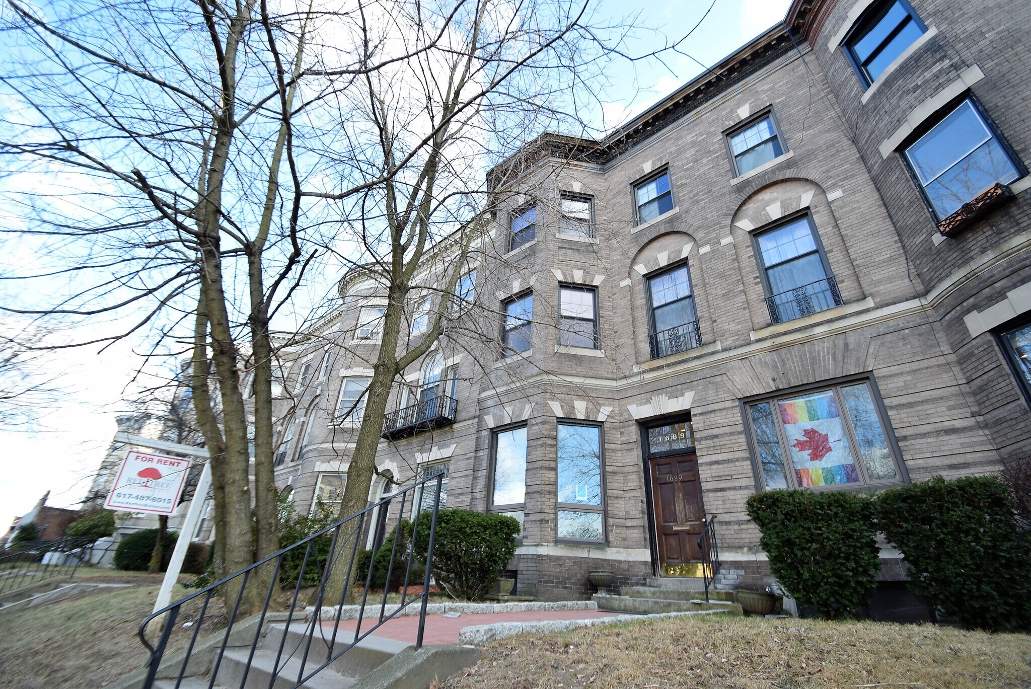 Building Photo - 1689 Beacon St