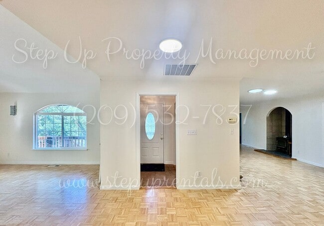 Building Photo - 21767 Longeway Rd