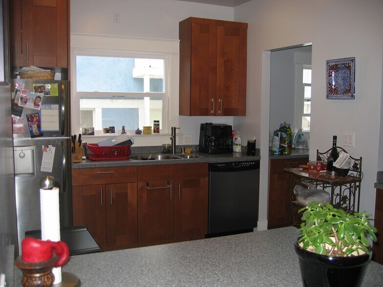 Building Photo - 1818 Santa Ynez St