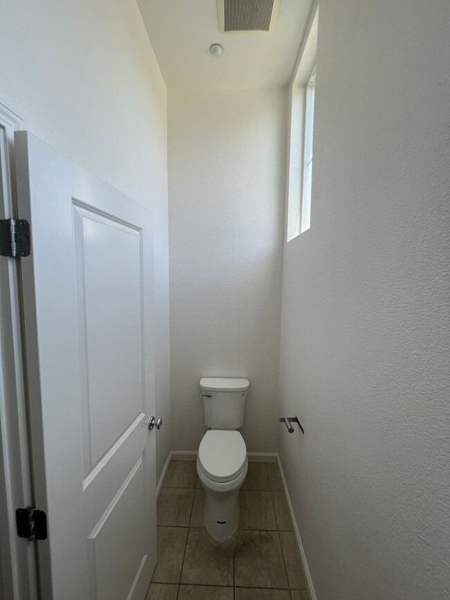 Building Photo - $4295-Beautiful Tri-level 3 Bed/2.5 Ba Townhome in Hampton Park/North San Jose