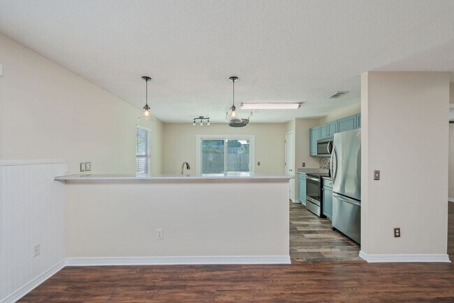 Building Photo - 7648 Chablis Cir