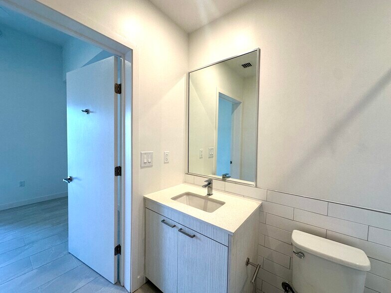 Building Photo - 1936 NW 2nd Ct