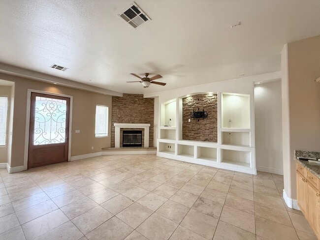 Building Photo - 5/BD 2.5/BA Spacious Home with Casita, RV ...