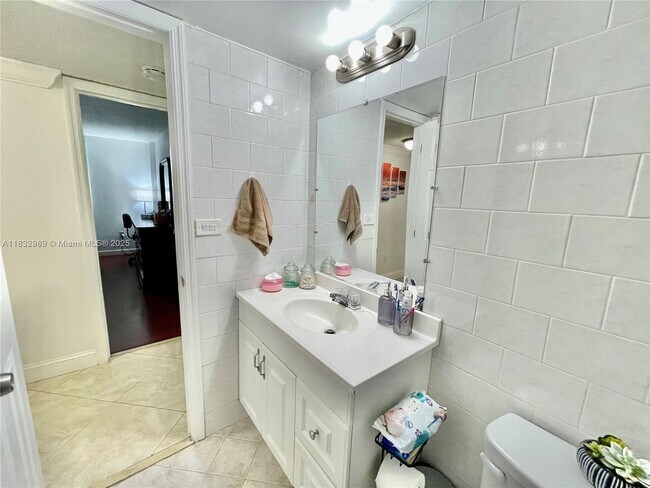 Building Photo - 6861 SW 147th Ave